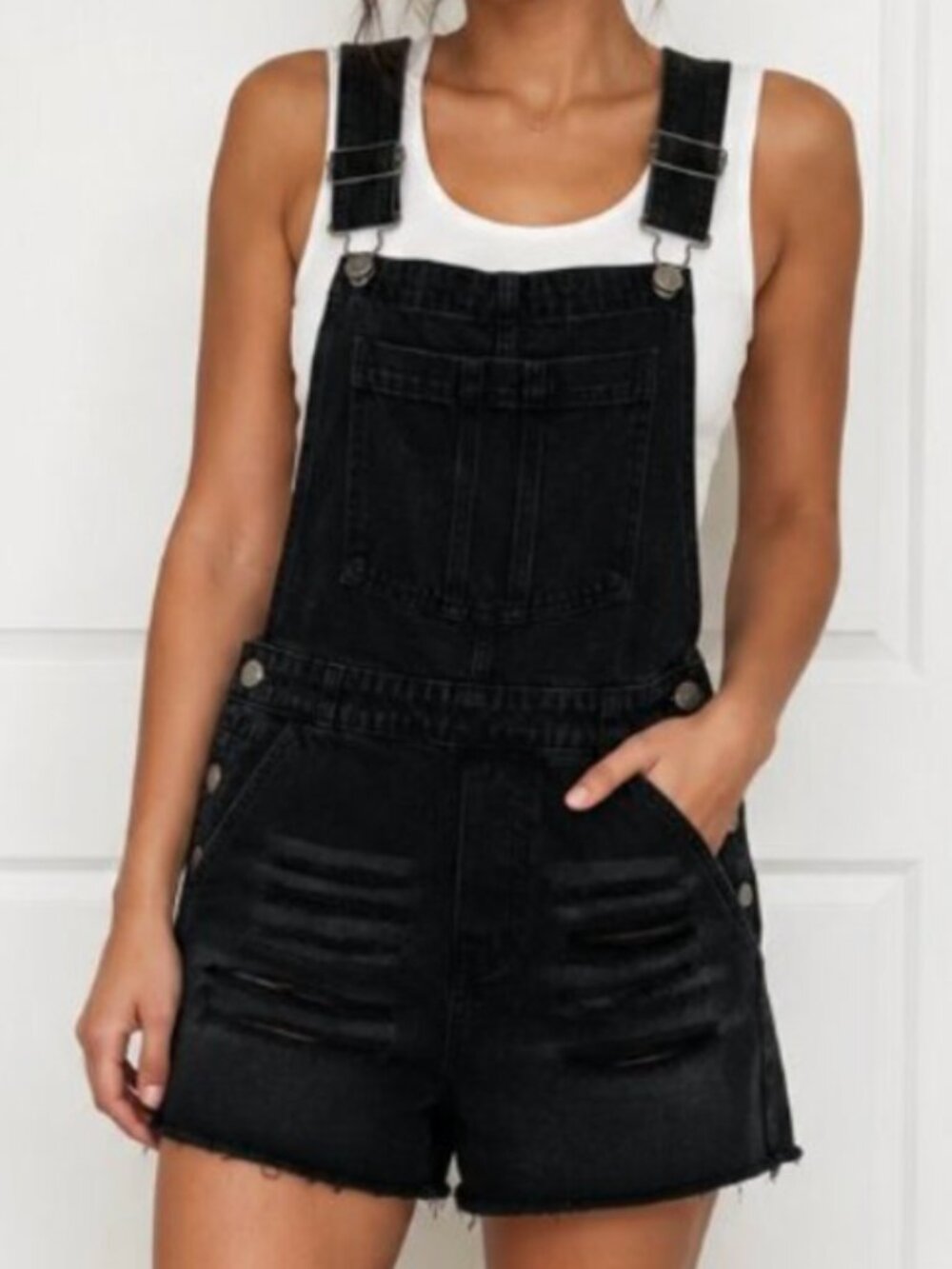 NWOT JUICY COUTURE BLACK WASH DENIM OVERALL SHORTS  MEDIUM NWOT